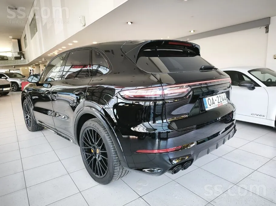 Porsche Cayenne Gts 2023 photo 2