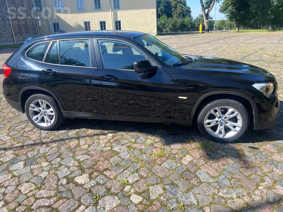 BMW X1 2011 photo 2