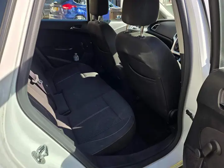Vauxhall Astra 2012 photo 5