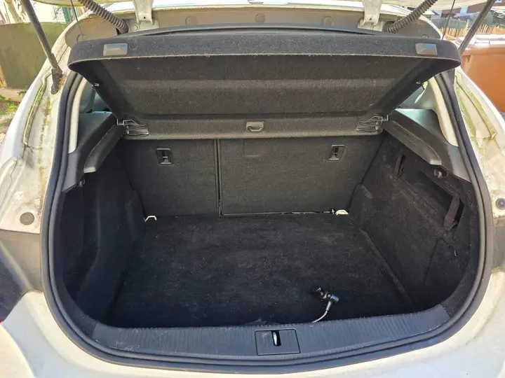 Vauxhall Astra 2012 photo 4