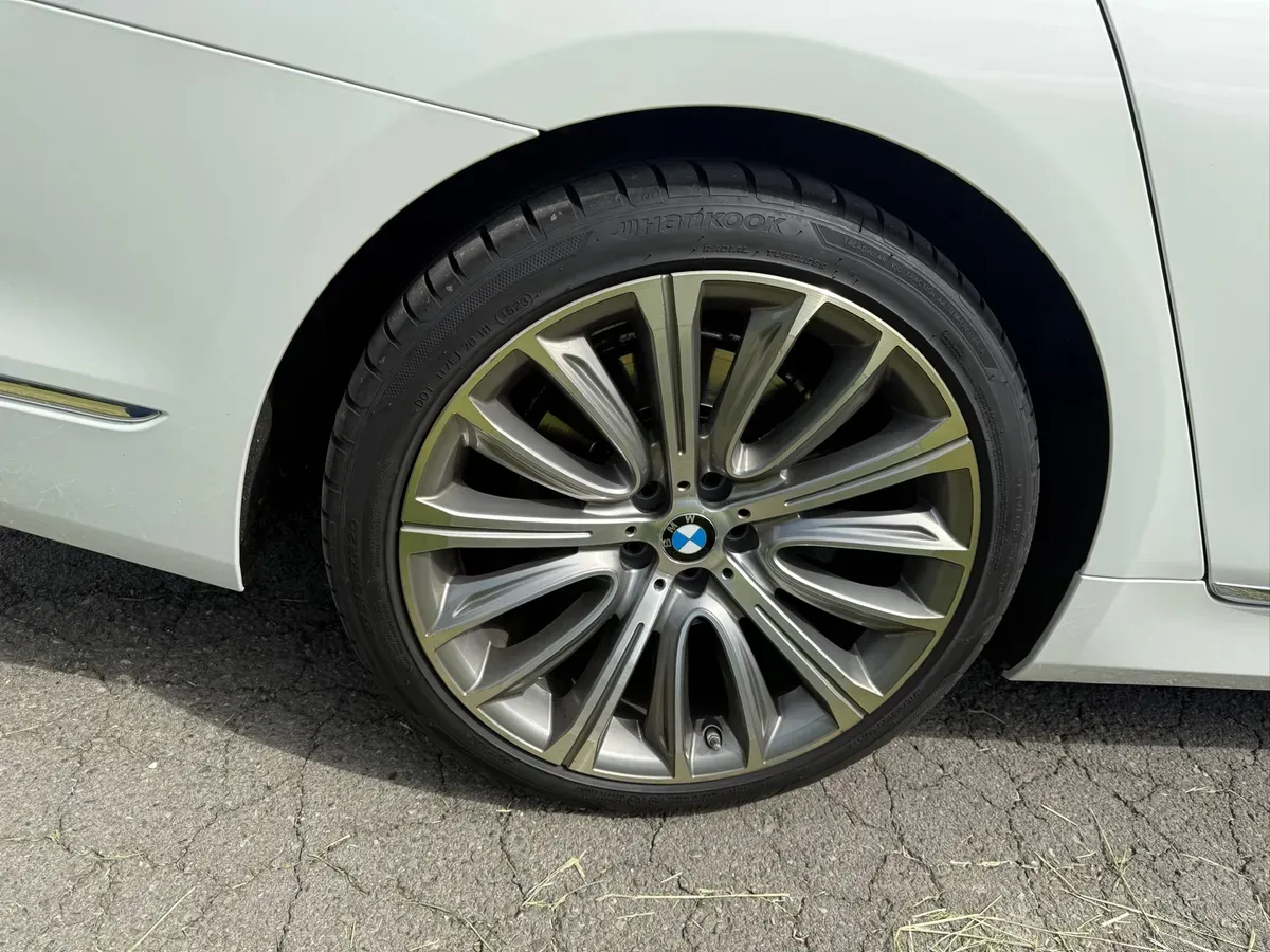 BMW 7 Series 2017 photo 3