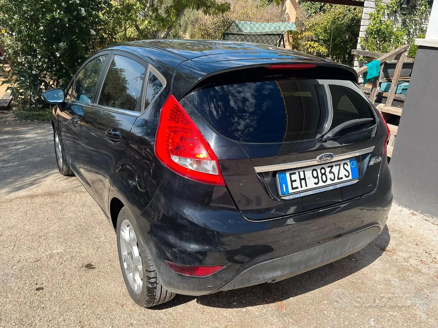 Ford Fiesta 2011 photo 2