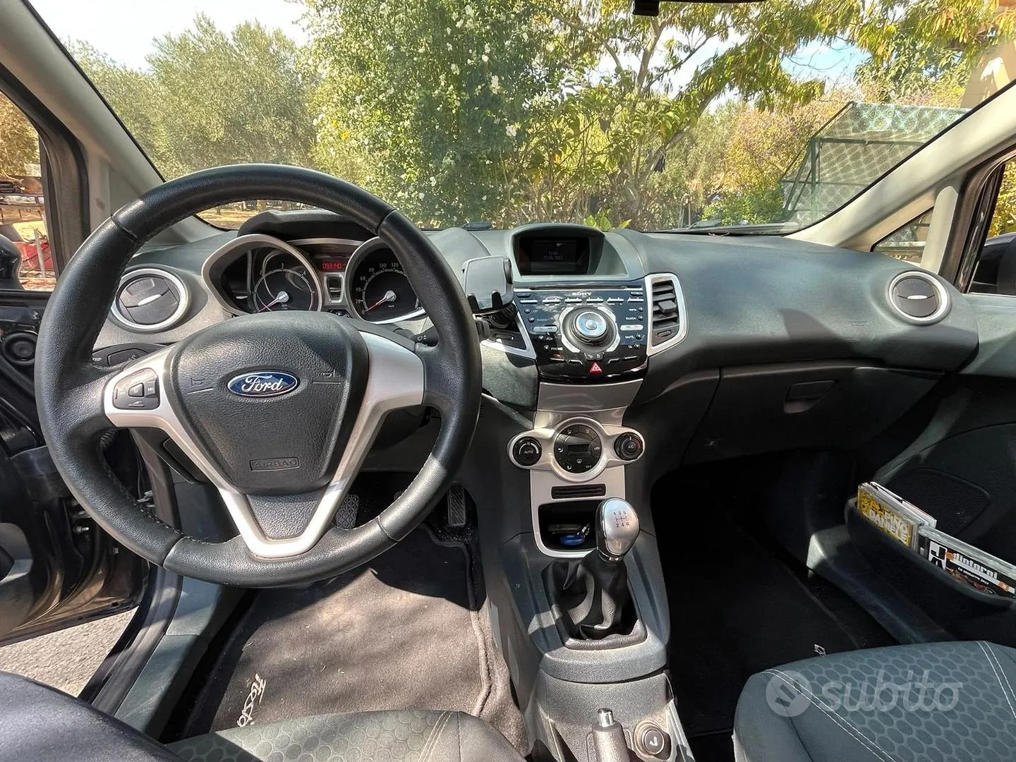 Ford Fiesta 2011 photo 4