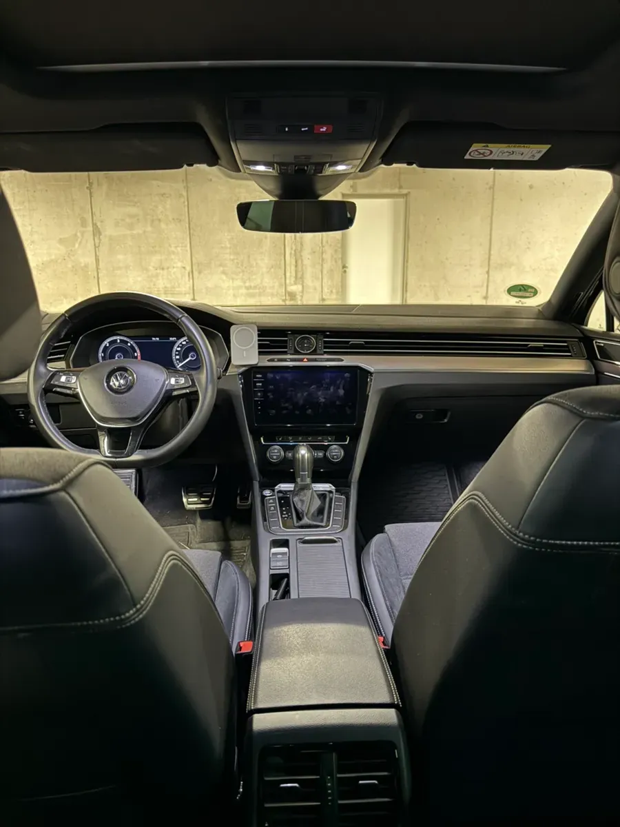 Volkswagen Passat 2017 photo 2