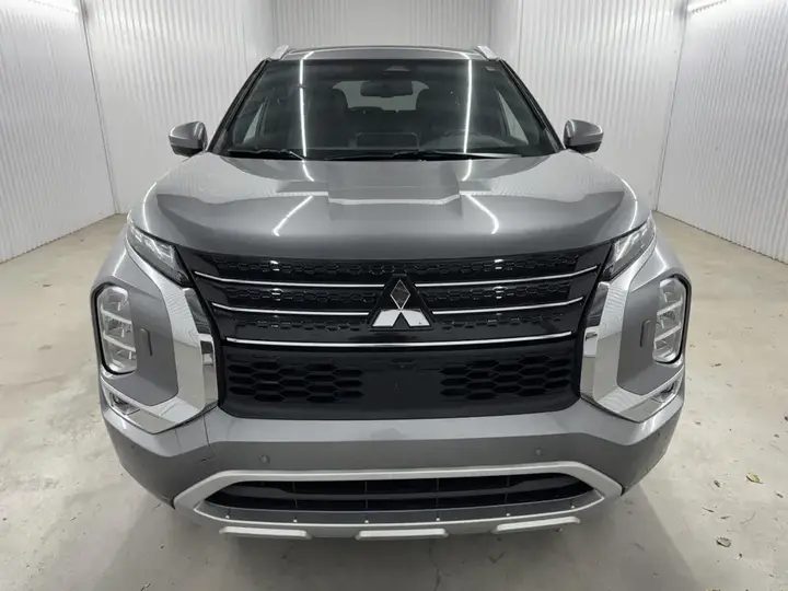 Mitsubishi Outlander 2023 photo 2