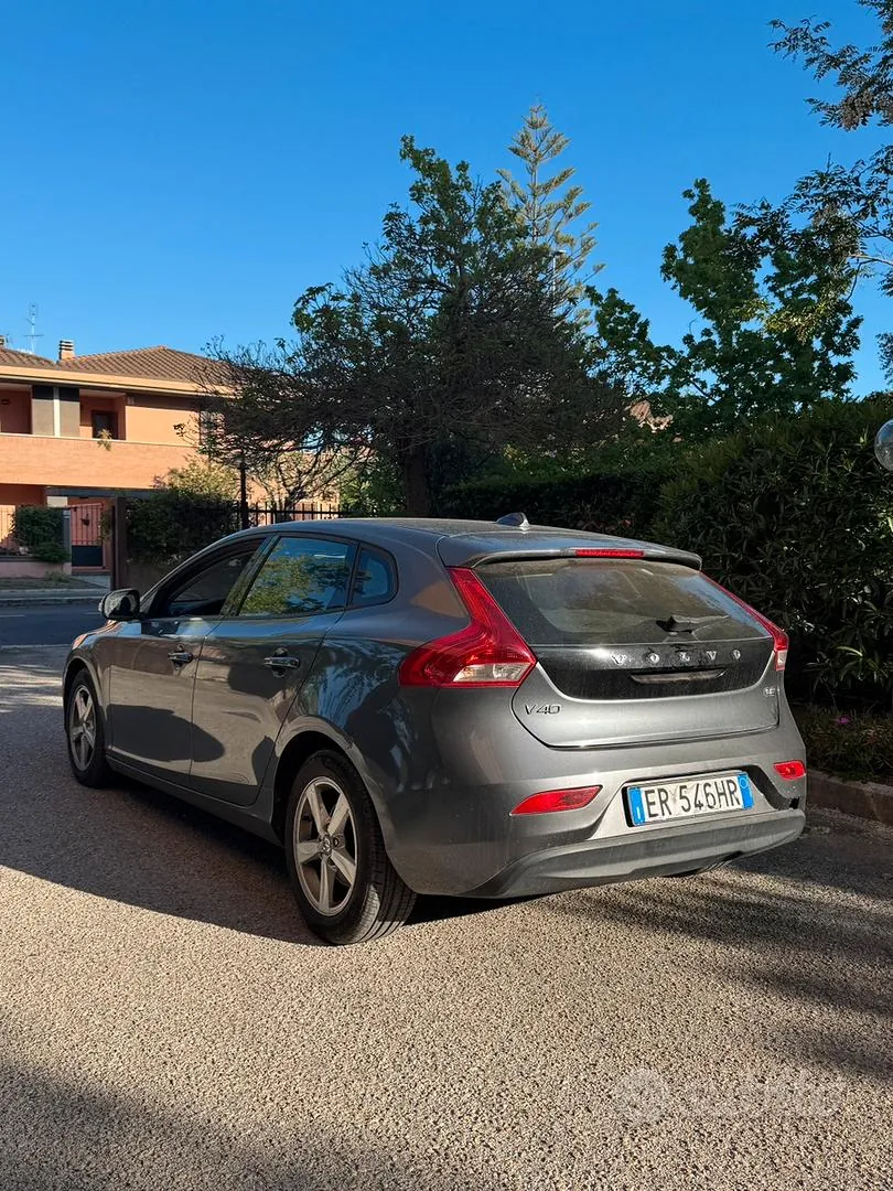 Volvo V40 2013 photo 2