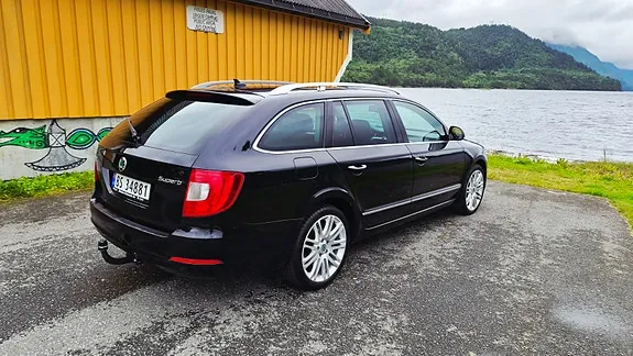 Skoda Superb 2012 photo 5