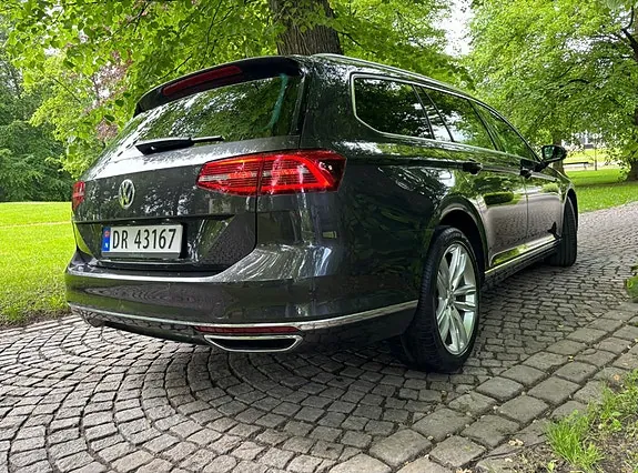 Volkswagen Passat 2018 photo 2