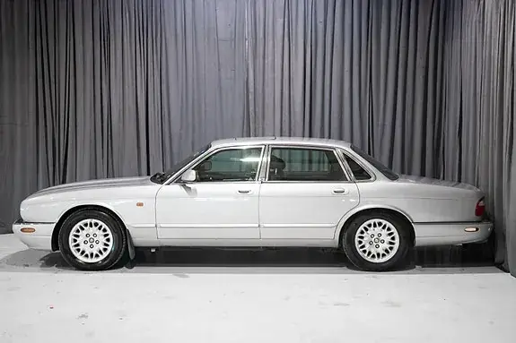 Jaguar Xj8 2001 photo 3