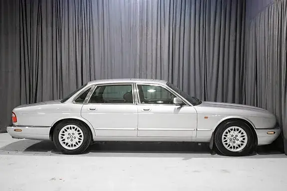 Jaguar Xj8 2001 photo 4