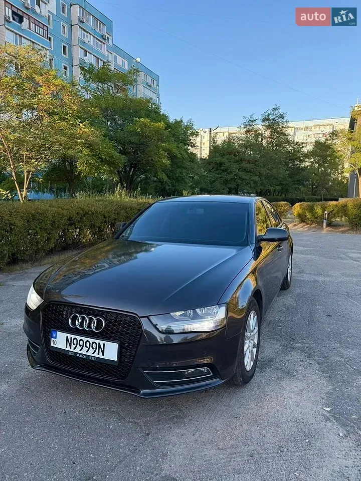 Audi A4 2012 photo 2