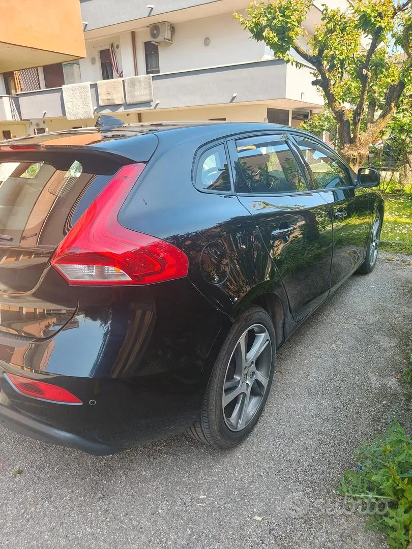 Volvo V40 2017 photo 2