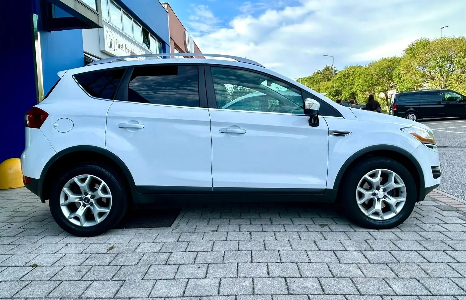 Ford Kuga 2010 photo 4