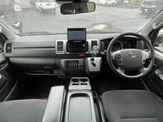 Toyota Hiace 2018 photo 3