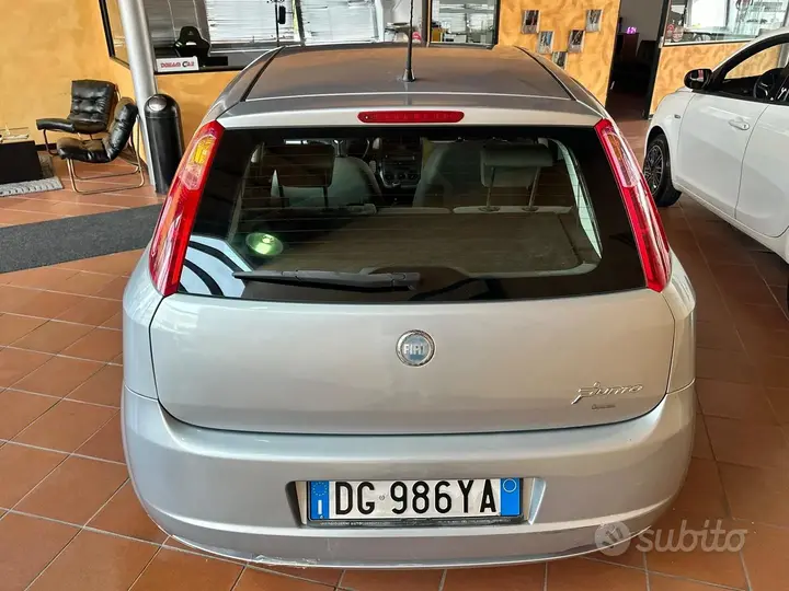 Fiat Grande Punto 2007 photo 2