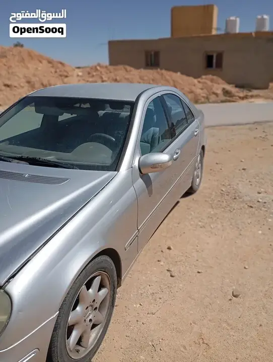 Mercedes-Benz C-Class 2004 photo 2