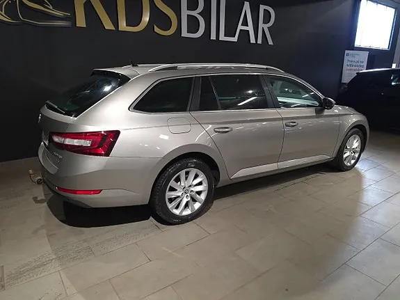 Skoda Superb 2017 photo 5
