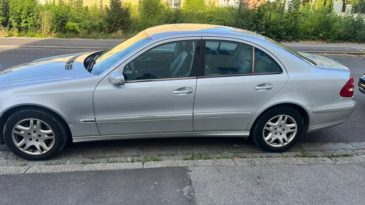 Mercedes-Benz E-Class 2006 photo 3