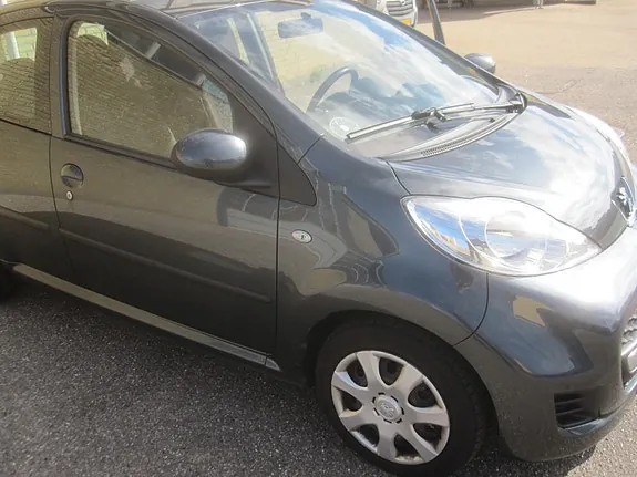 Peugeot 107 2010 photo 4