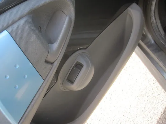 Peugeot 107 2010 photo 2