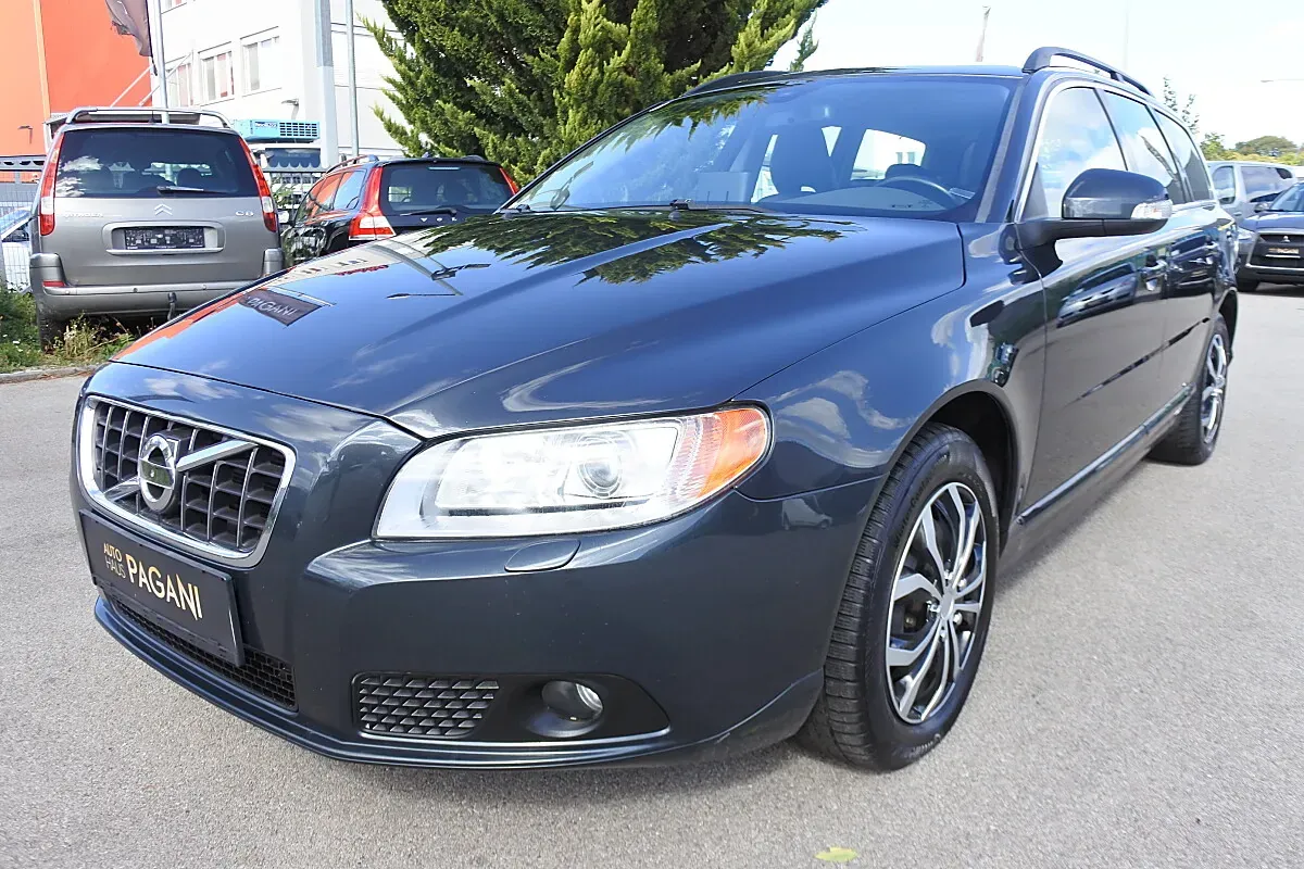 Volvo V70 2010 photo 3
