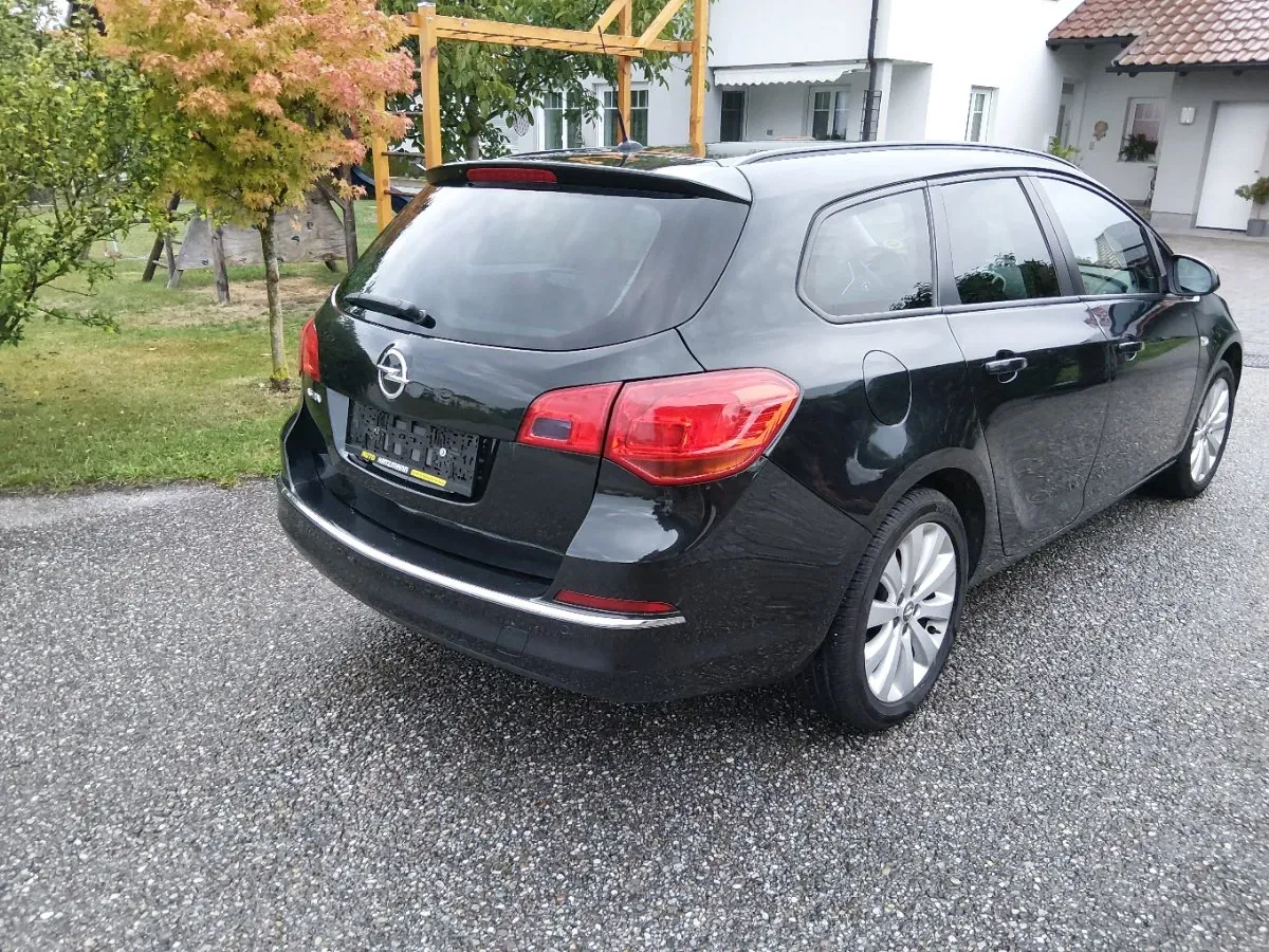Opel Astra 2013 photo 3