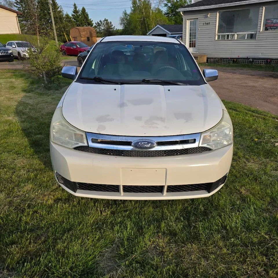 Ford Focus 2010 photo 2