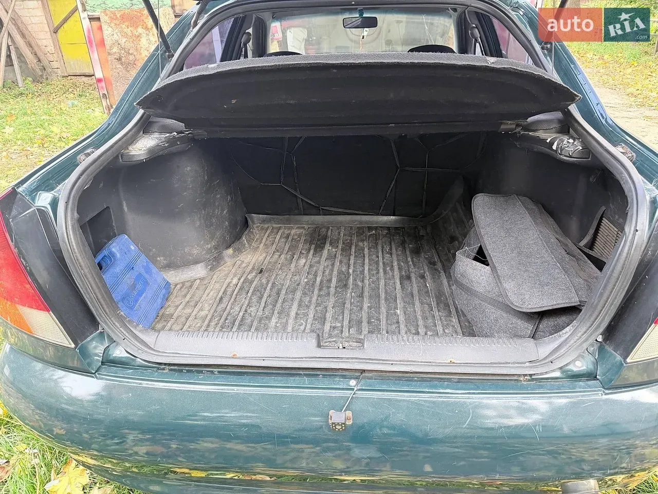 Mitsubishi Carisma 1998 photo 5