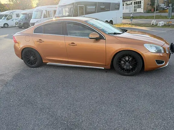 Volvo S60 2011 photo 2