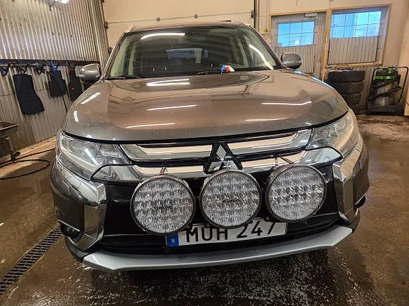 Mitsubishi Outlander 2016 photo 2