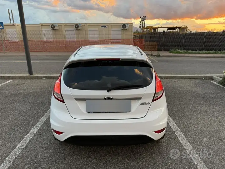 Ford Fiesta 2014 photo 2