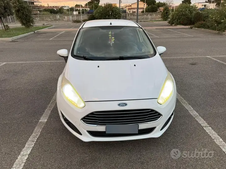 Ford Fiesta 2014 photo 4