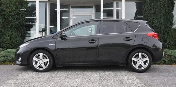 Toyota Auris 2013 photo 3