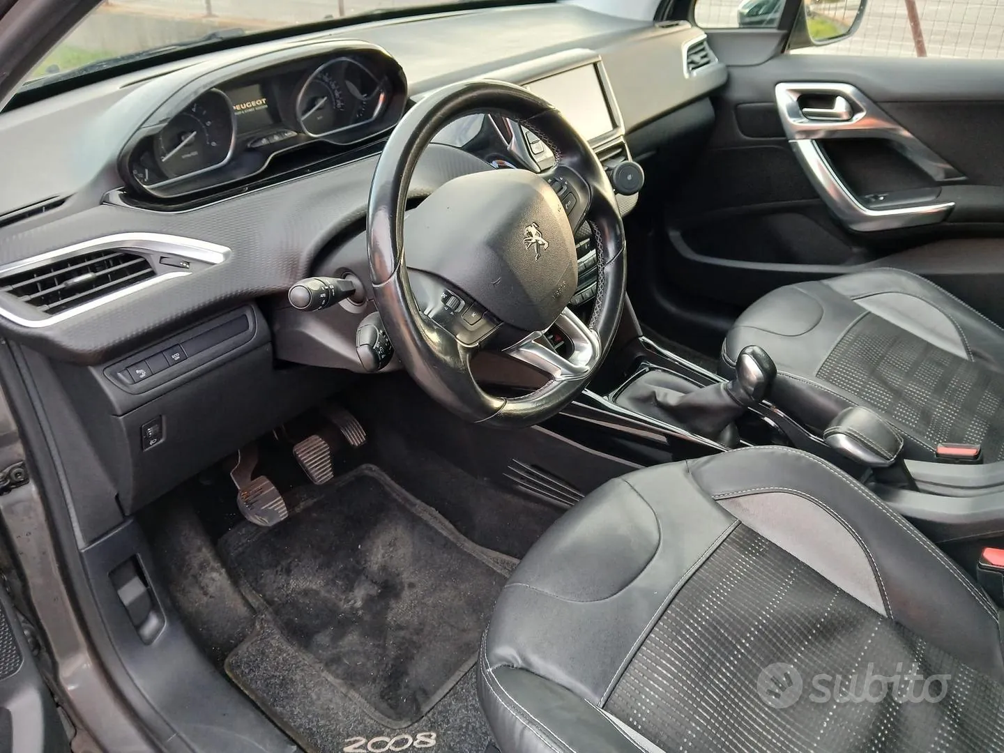 Peugeot 208 2015 photo 2