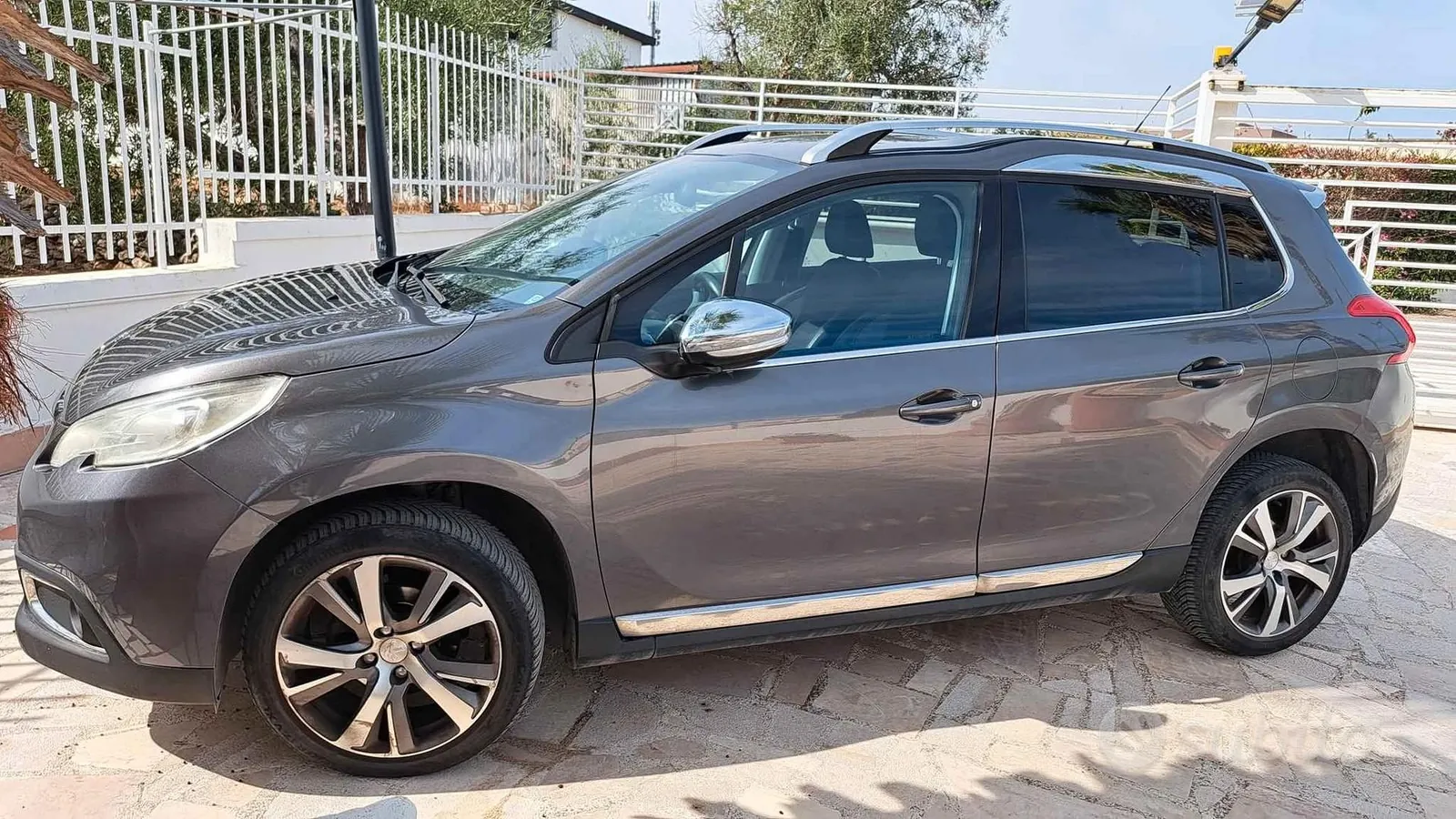 Peugeot 208 2015 photo 5