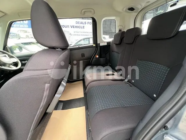 Toyota Roomy 2025 photo 5