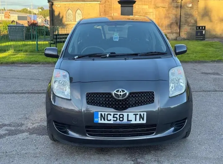 Toyota Yaris 2009 photo 2