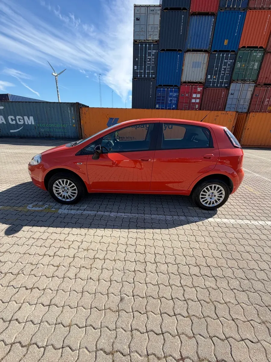 Fiat Grande Punto 2013 photo 2