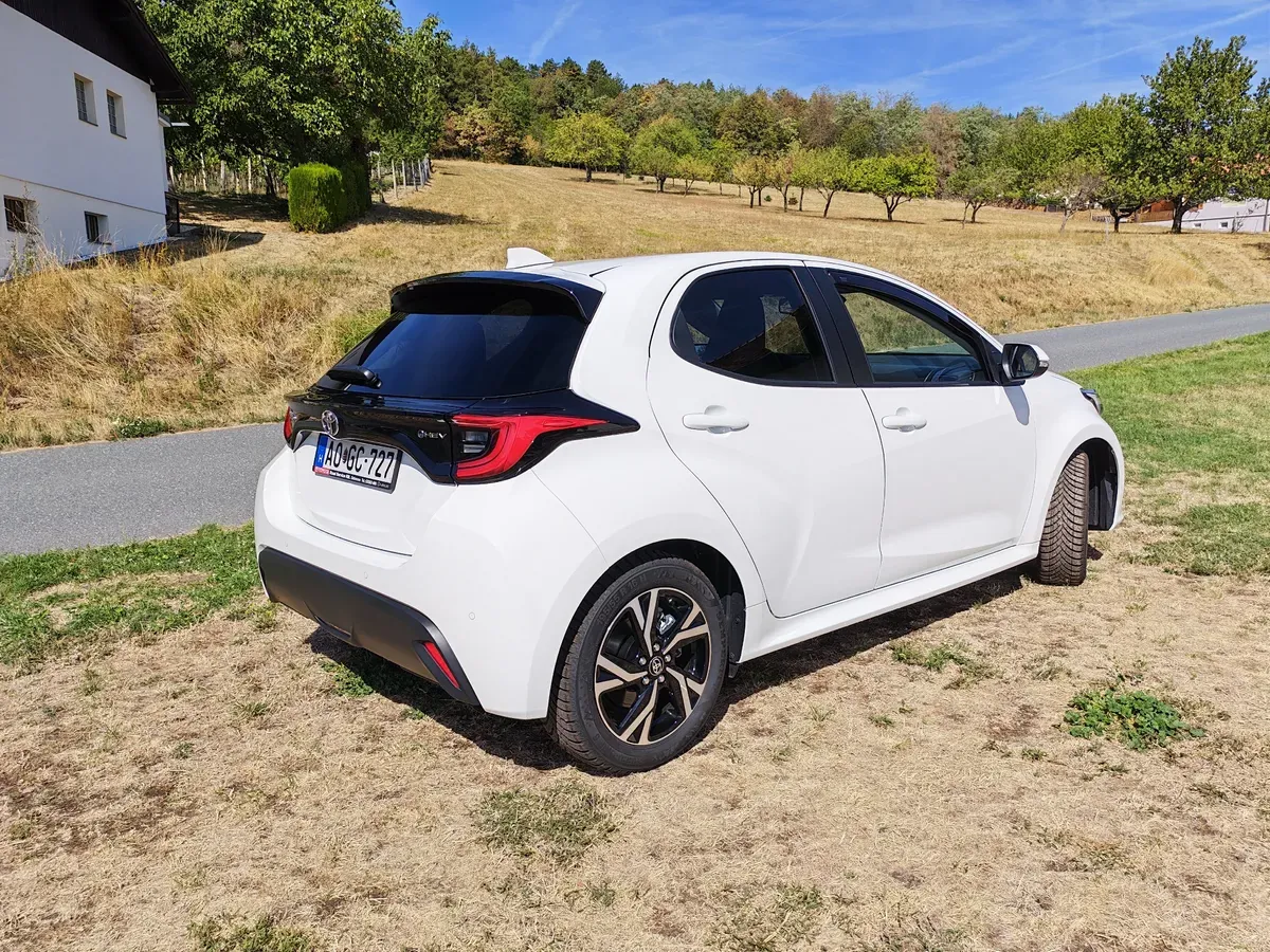 Toyota Yaris 2025 photo 2