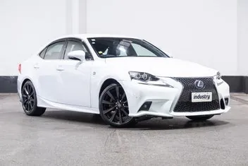 Lexus Is 300H 2014 photo 2