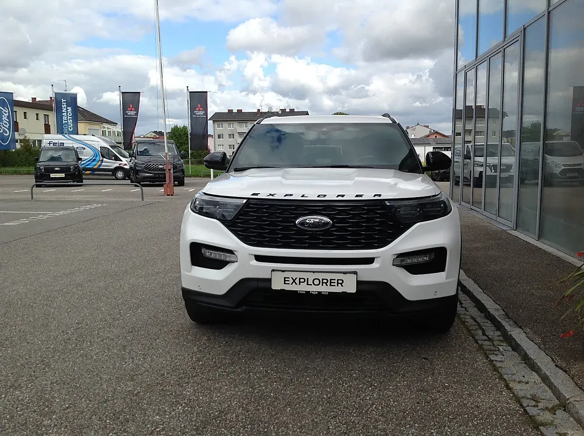 Ford Explorer 2021 photo 2
