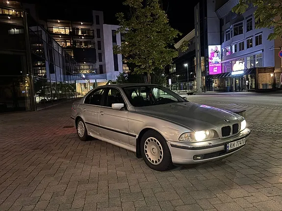 BMW 520I