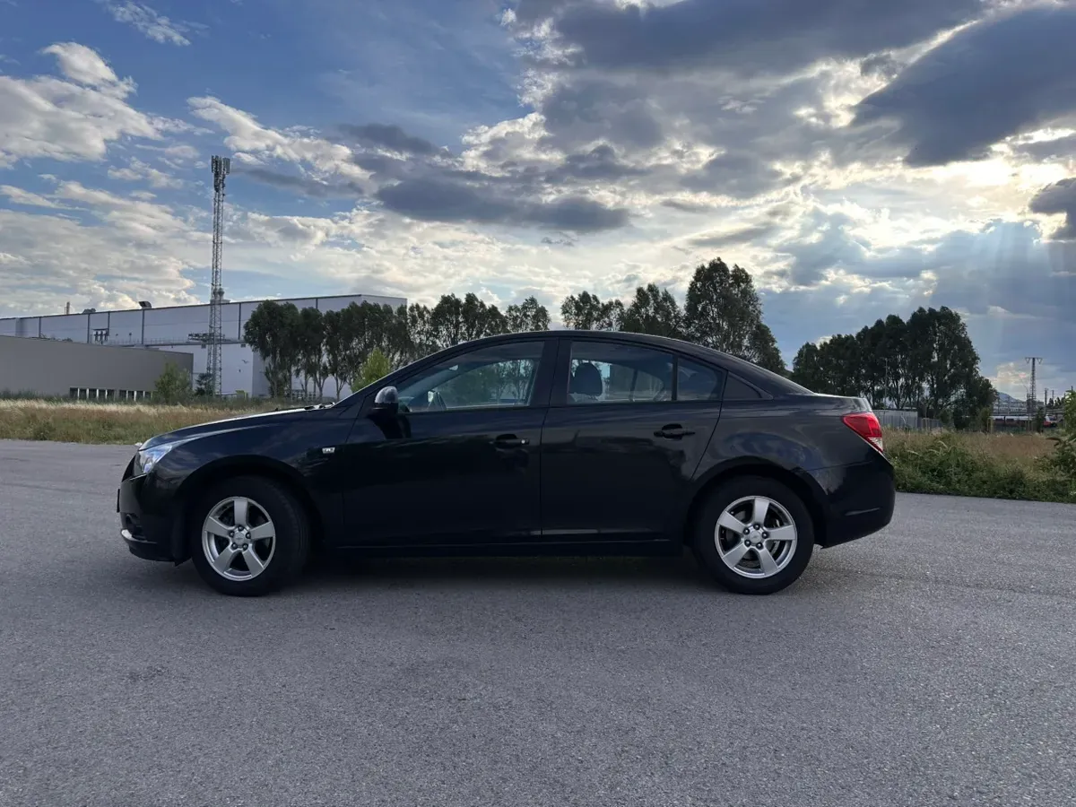 Chevrolet Cruze 2010 photo 2