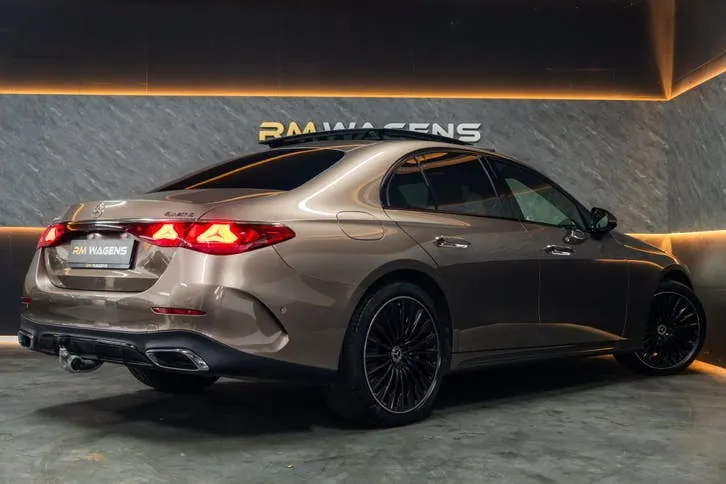 Mercedes-Benz E-Class 2024 photo 2