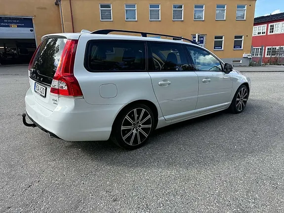 Volvo V70 2016 photo 2