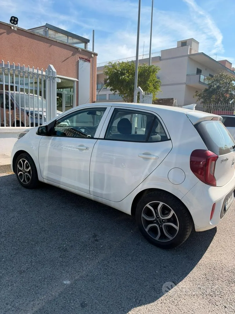 Kia Picanto 2023 photo 2