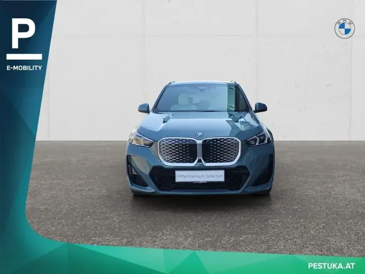 BMW Ix1 2026 photo 2