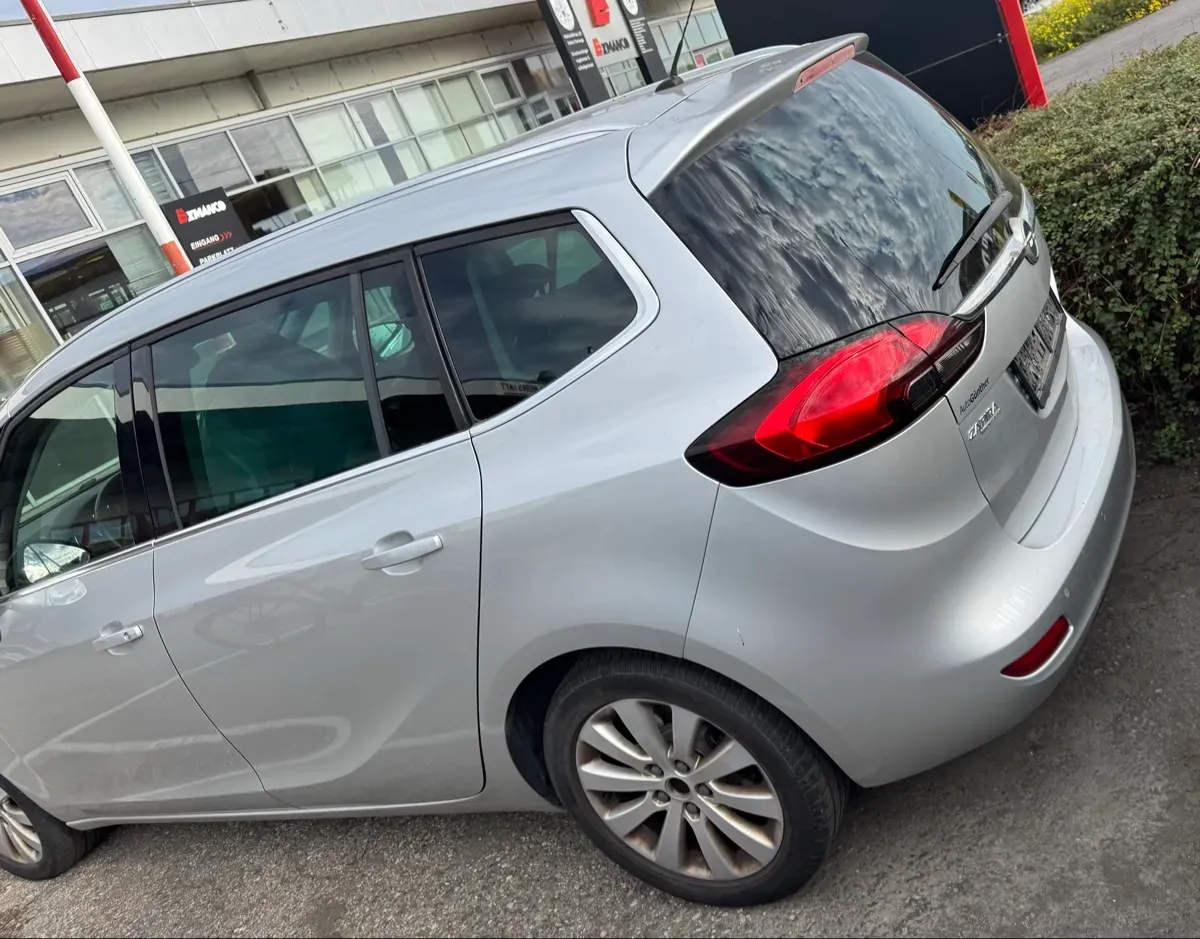 Opel Zafira Tourer 2013 photo 3