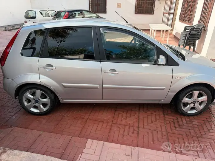 Ford Fiesta 2007 photo 4