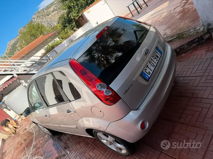 Ford Fiesta 2007 photo 2